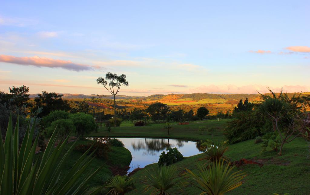 Hotel Boutique Frangipani Brotas Buitenkant foto View of the Sunshine Coast hinterland from the resort