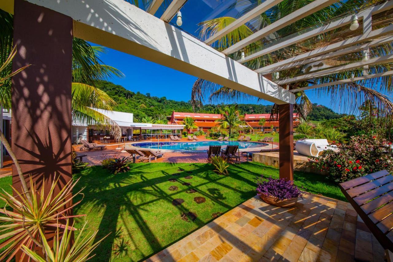Hotel Boutique Frangipani Brotas Buitenkant foto The resort's pool area