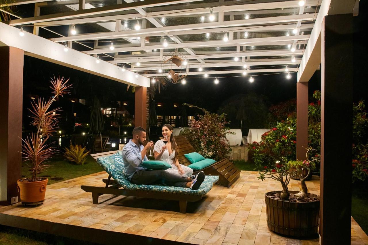 Hotel Boutique Frangipani Brotas Buitenkant foto A pergola with a retractable roof
