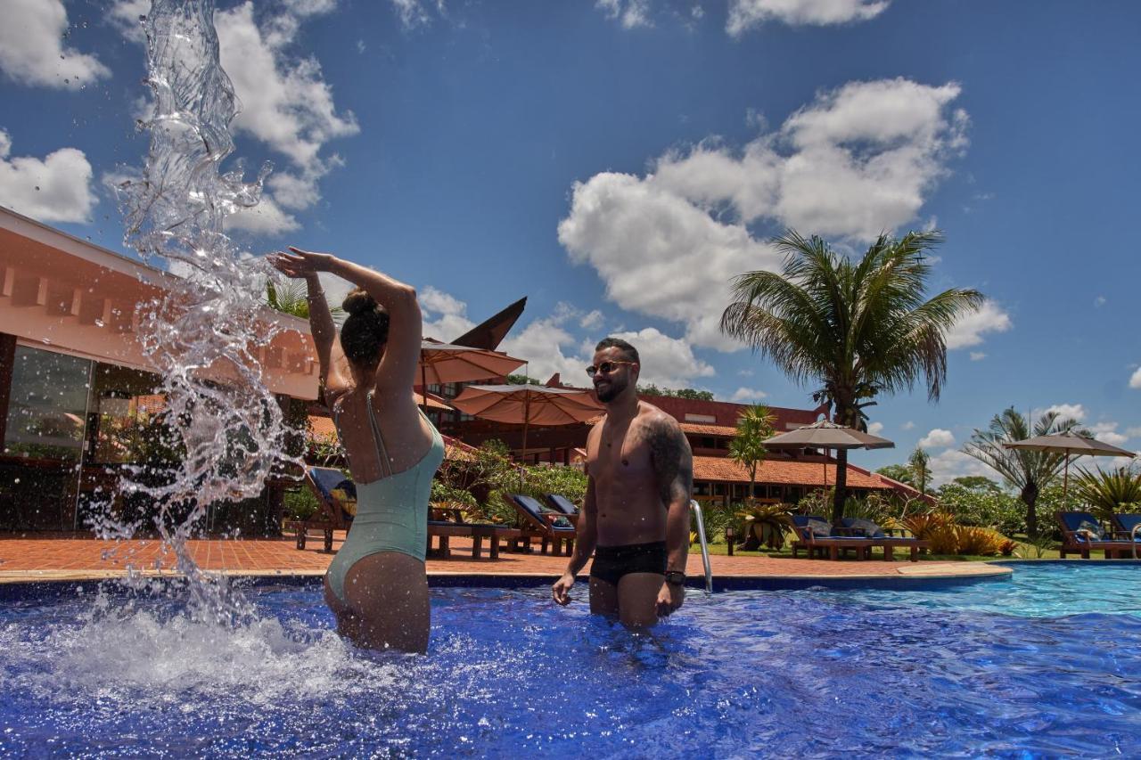 Hotel Boutique Frangipani Brotas Buitenkant foto A couple at the resort