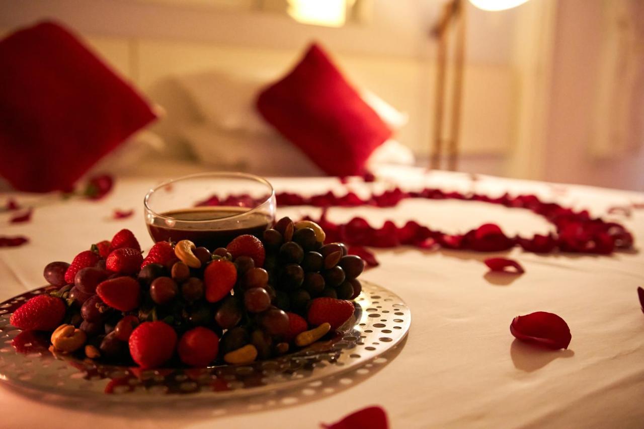 Hotel Boutique Frangipani Brotas Buitenkant foto A romantic bedroom
