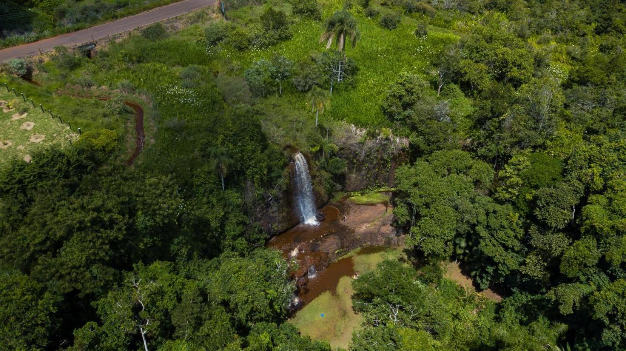Hotel Boutique Frangipani Brotas Buitenkant foto Aerial view of the falls