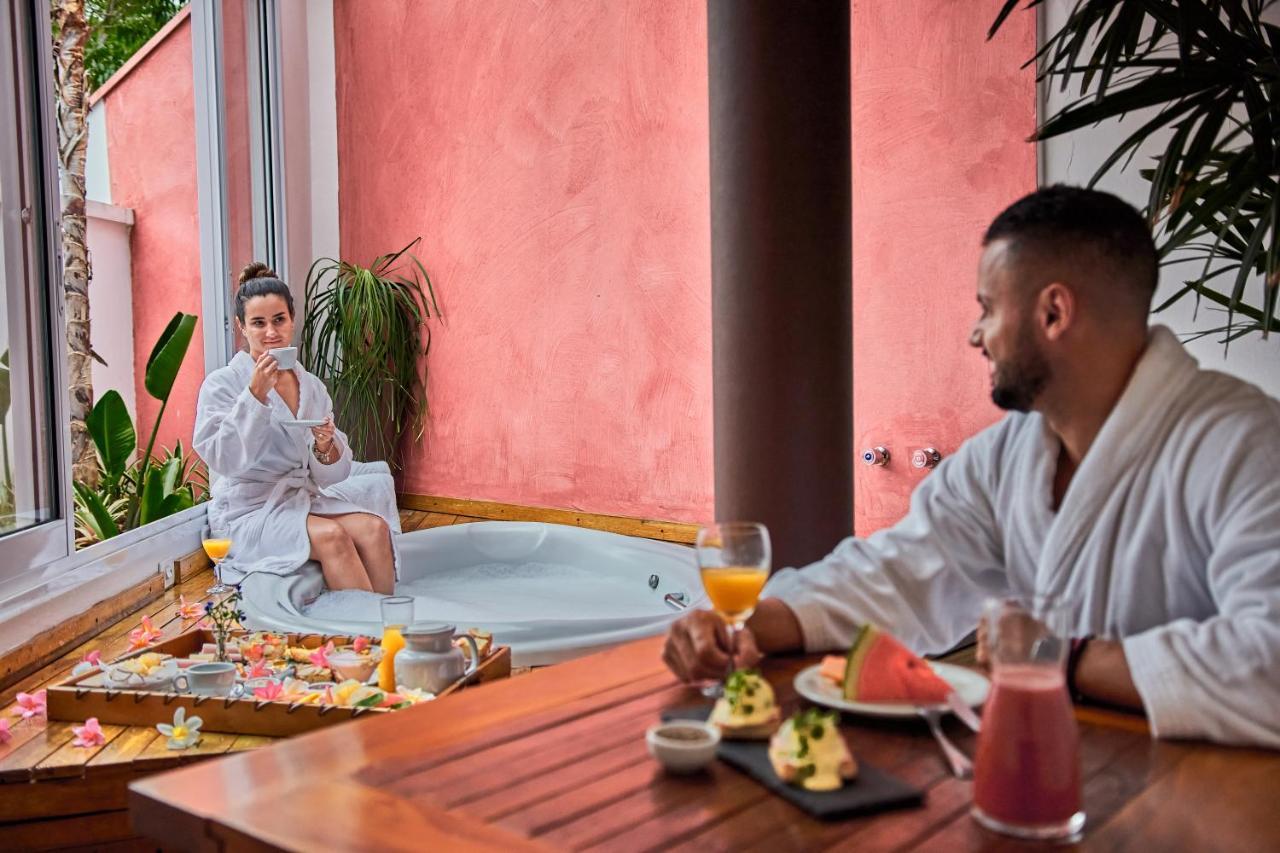 Hotel Boutique Frangipani Brotas Buitenkant foto Spa at the Hilton Mauritius Resort