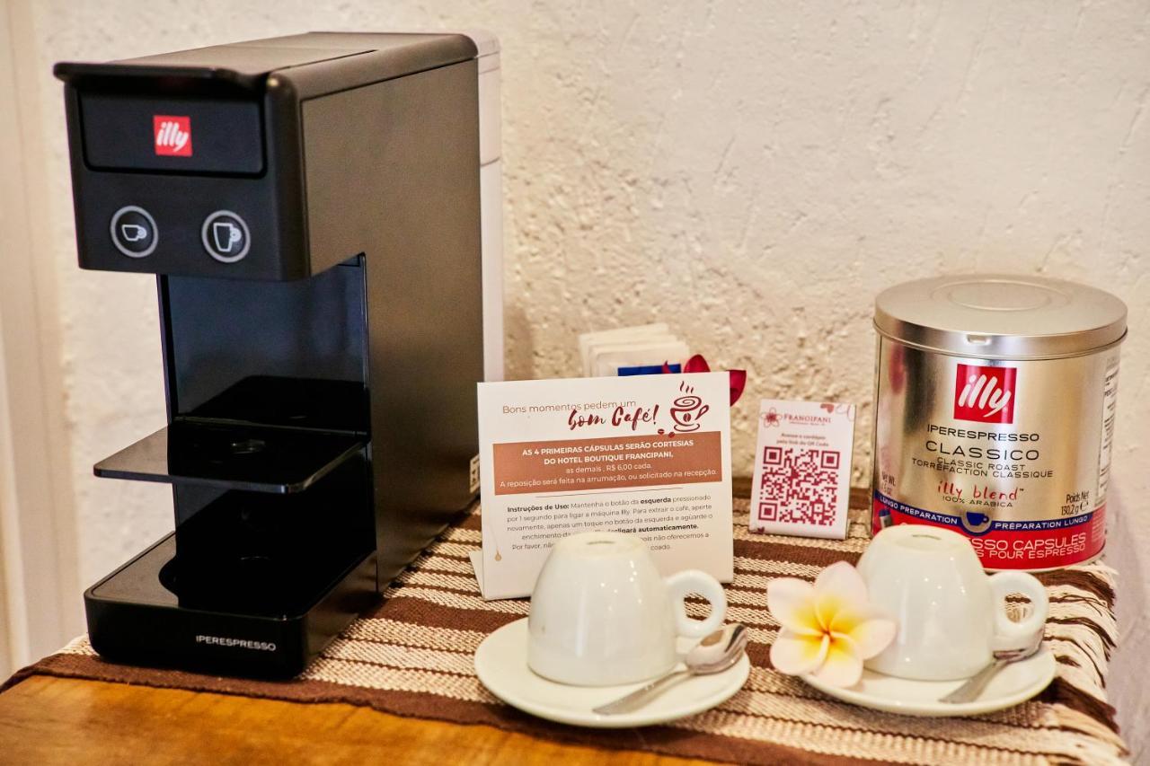 Hotel Boutique Frangipani Brotas Buitenkant foto A single serve coffee machine