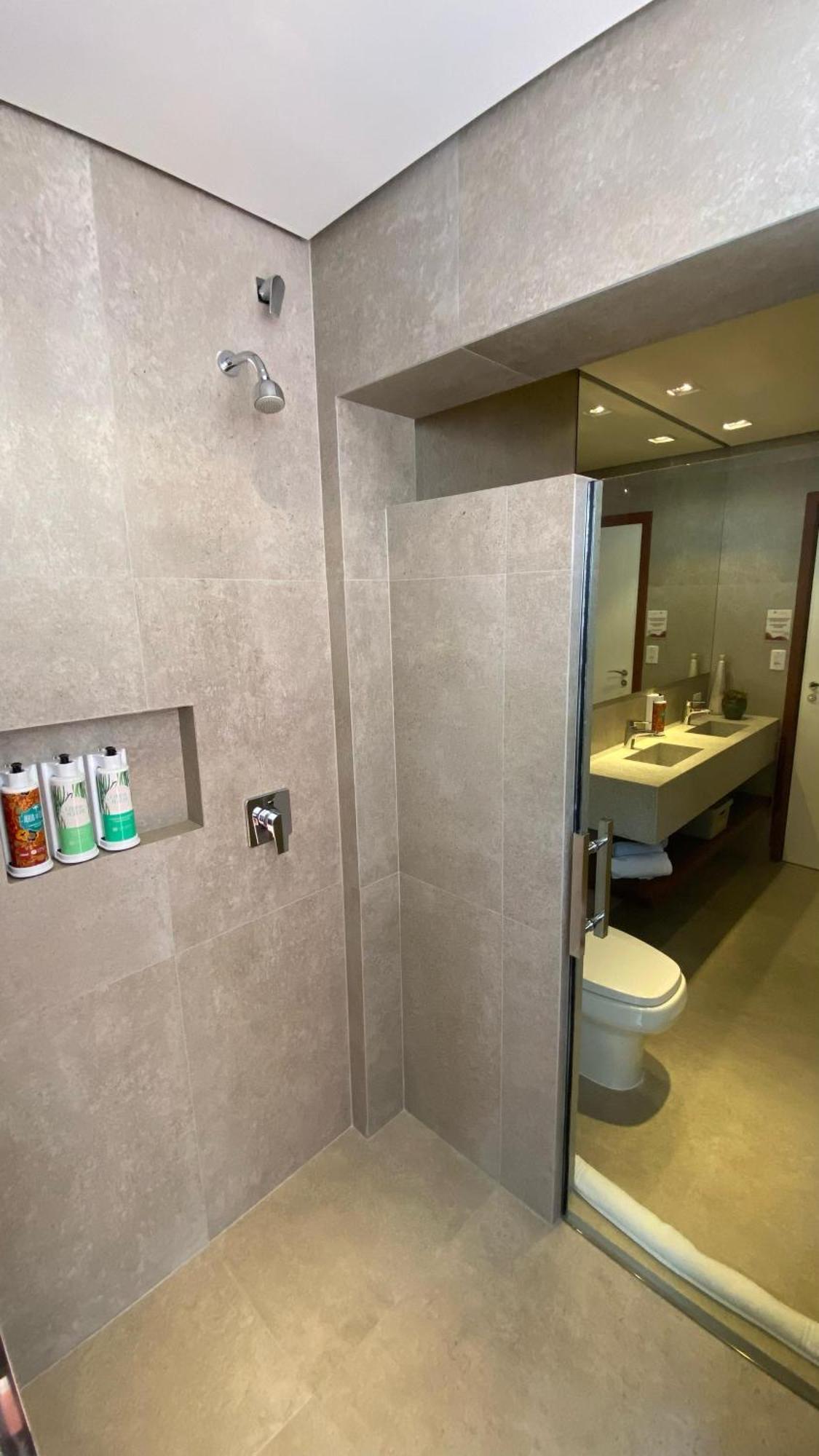 Hotel Boutique Frangipani Brotas Buitenkant foto A shower door